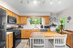 12 Country Club Ln, Milford, MA 01757 - Photo 5