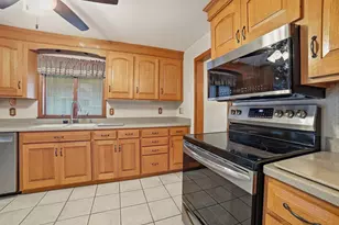 81 Rochdale St, Auburn, MA 01501 - Photo 5