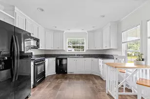 18 Candlelight Dr, Plymouth, MA 02360 - Photo 5