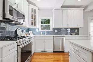 29 Canterbury Dr, Reading, MA 01867 - Photo 11