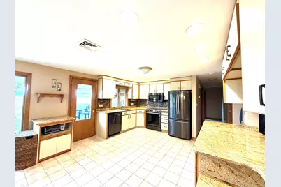 21 Venice #0, Saugus, MA 01906 - Photo 9