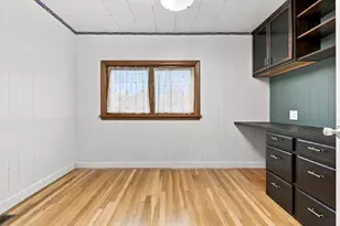 814 Lynnfield St, Lynnfield, MA 01940 - Photo 7