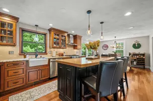 26 Elizabeth St, Amesbury, MA 01913 - Photo 5