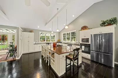 12 Carolyn Ct, Swansea, MA 02777 - Photo 5