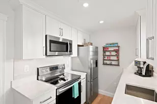 2 Greenleaf St, Newburyport, MA 01950 - Photo 15