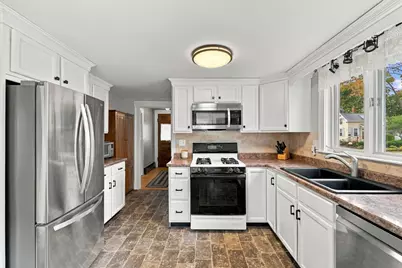 76 Haseltine St, Haverhill, MA 01835 - Photo 23