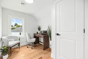 11 Hovey St, Woburn, MA 01801 - Photo 15