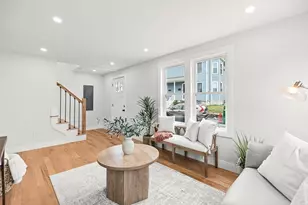 11 Hovey St, Woburn, MA 01801 - Photo 5