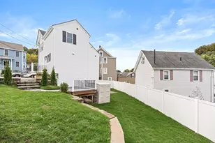 11 Hovey St, Woburn, MA 01801 - Photo 25