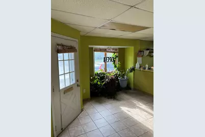 1648 Carew St, Springfield, MA 01104 - Photo 9