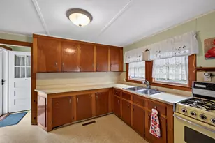 24 Broadmarsh Ave, Wareham, MA 02571 - Photo 5