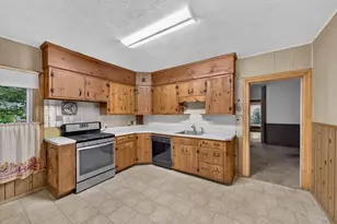 63 Pleasant St, Spencer, MA 01562 - Photo 5