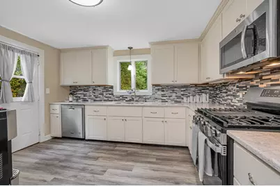 137 Central St, North Reading, MA 01864 - Photo 3