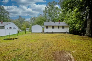 27 E Green St, Easthampton, MA 01027 - Photo 33