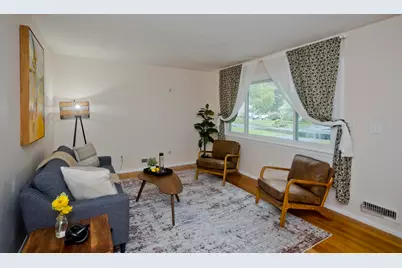 27 E Green St, Easthampton, MA 01027 - Photo 5