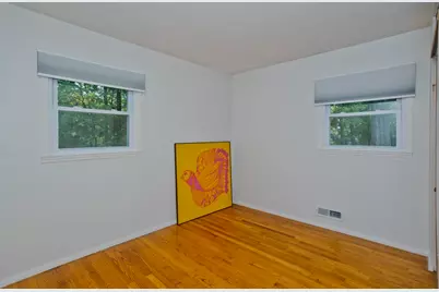 27 E Green St, Easthampton, MA 01027 - Photo 23