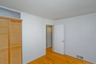 27 E Green St, Easthampton, MA 01027 - Photo 29