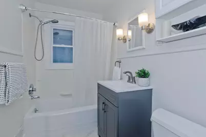 27 E Green St, Easthampton, MA 01027 - Photo 27