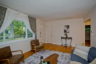 27 E Green St, Easthampton, MA 01027 - Photo 11