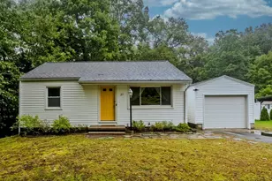27 E Green St, Easthampton, MA 01027 - Photo 5