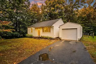27 E Green St, Easthampton, MA 01027 - Photo 1