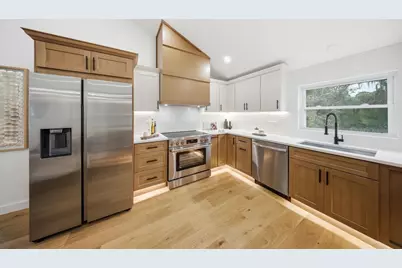 48 Burnett St, Melrose, MA 02176 - Photo 9