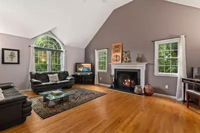 8 Dennison Ct, Stoughton, MA 02072 - Photo 3