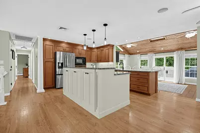 21 Andrew Cir, Stoughton, MA 02072 - Photo 9