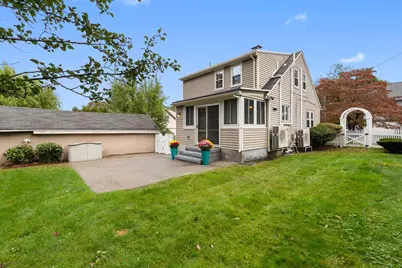 22 Ash St, Melrose, MA 02176 - Photo 5