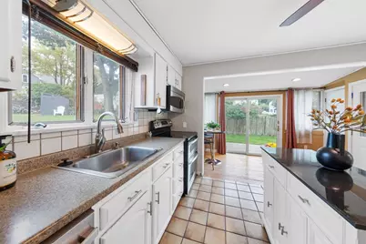 22 Ash St, Melrose, MA 02176 - Photo 21