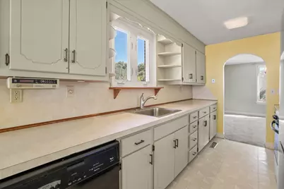 47 Cherry Hl, Holyoke, MA 01040 - Photo 11