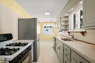 47 Cherry Hl, Holyoke, MA 01040 - Photo 9