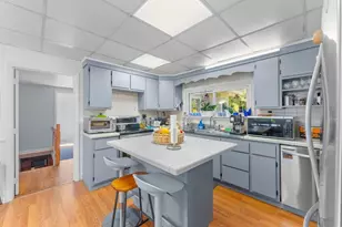 84 Hampson St, Dracut, MA 01826 - Photo 3