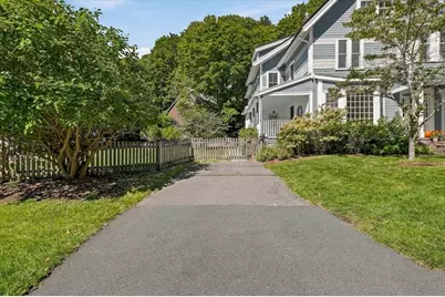 24 Poplar St, Melrose, MA 02176 - Photo 3