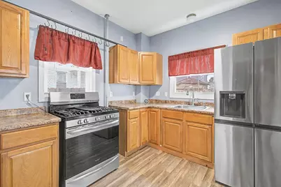 55 Elmwood Ave, Holyoke, MA 01040 - Photo 17