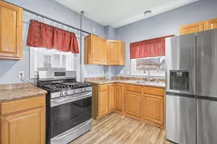 55 Elmwood Ave, Holyoke, MA 01040 - Photo 17