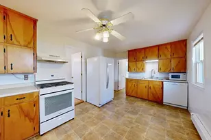 13 Cottage Park Ave, Cambridge, MA 02140 - Photo 7