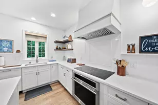 33 Skyhawk Cir, Weymouth, MA 02190 - Photo 3