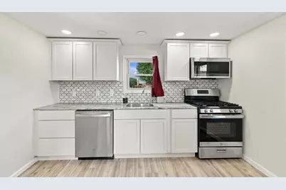 196 Clarendon Ave, Chicopee, MA 01013 - Photo 25