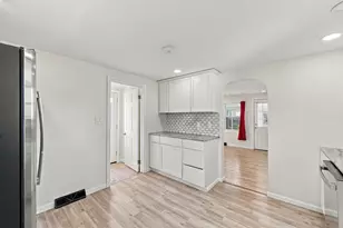 196 Clarendon Ave, Chicopee, MA 01013 - Photo 25