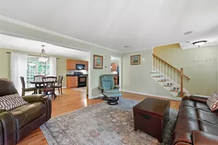 10 John St, East Longmeadow, MA 01028 - Photo 5