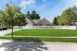 12 Waterford Cir, Dighton, MA 02715 - Photo 3