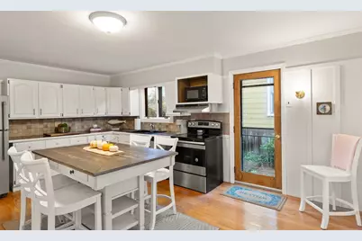 15 Myrtle St, Beverly, MA 01915 - Photo 3