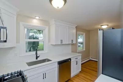 82 Gill St, Chicopee, MA 01013 - Photo 3