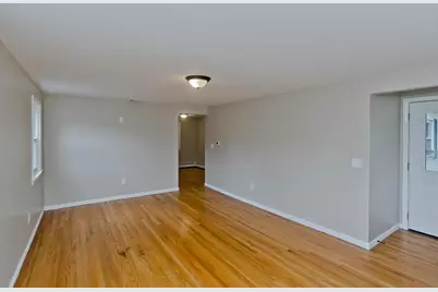 82 Gill St, Chicopee, MA 01013 - Photo 9