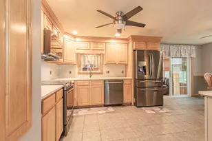 191 Cynthia Dr, Raynham, MA 02767 - Photo 3