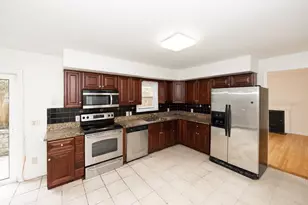 24 Ellsmere St, Worcester, MA 01604 - Photo 11