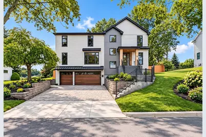 22 Old Colony Rd, Arlington, MA 02474 - Photo 3