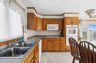 400 Sampson, Fall River, MA 02724 - Photo 17