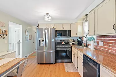 21 Circuit Ave, Ludlow, MA 01056 - Photo 11